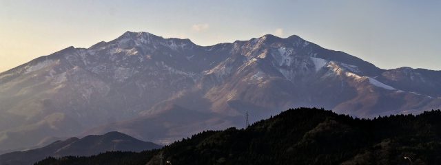 朝焼けの山々